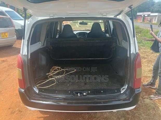 Toyota Probox 2005 White