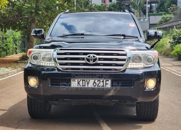 Toyota Land Cruiser 2012