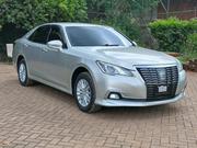 Toyota Crown 2016 Silver for sale