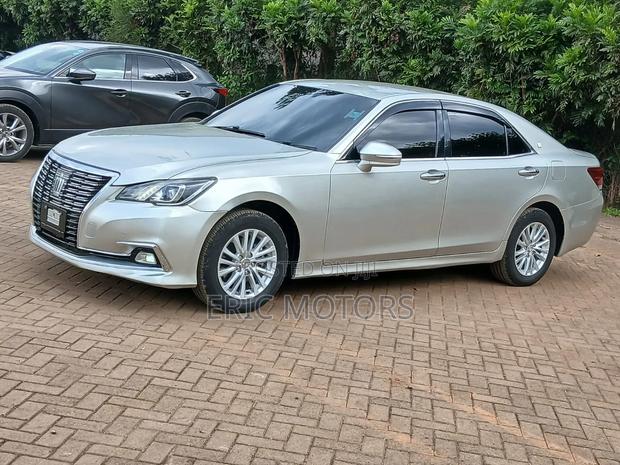 Toyota Crown 2016 Silver