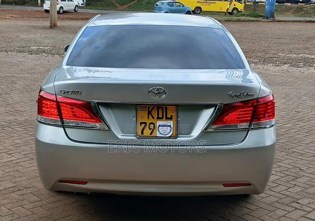 Toyota Crown 2016 Silver