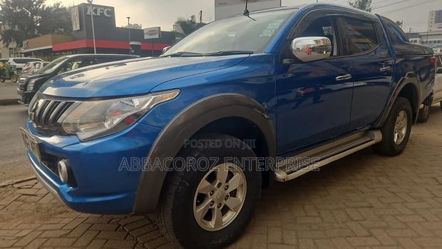 Mitsubishi L200 2018 Blue
