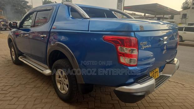 Mitsubishi L200 2018 Blue