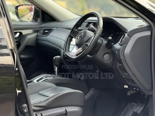 Nissan X-Trail 2.0 Petrol FWD 2019 Black