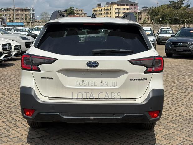 Subaru Outback 2023 White