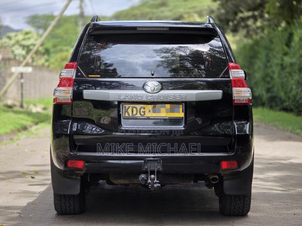 Toyota Land Cruiser Prado 2016 Black