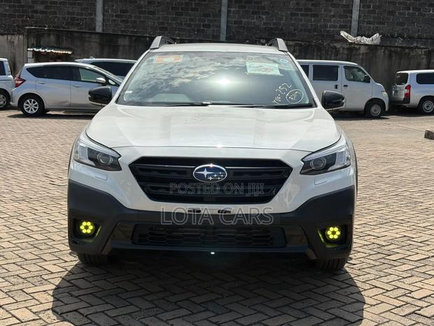 Subaru Outback 2023 White