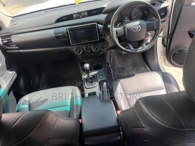Toyota Hilux 2019 White