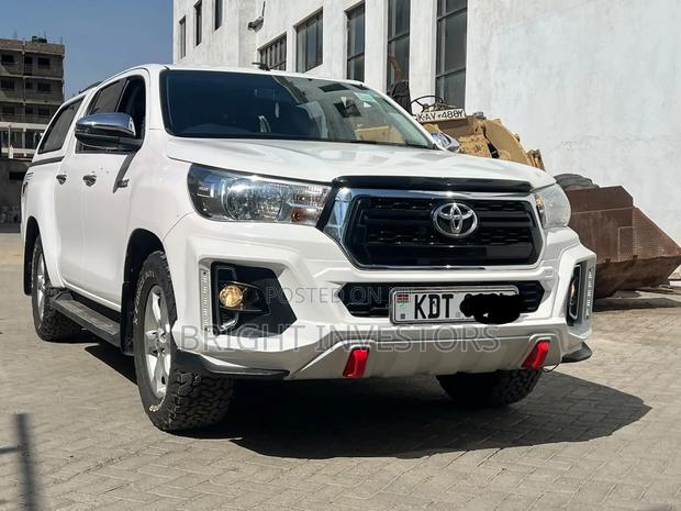 Toyota Hilux 2019 White