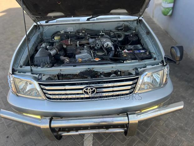 Toyota Land Cruiser Prado 2000 Silver
