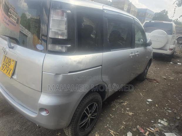 Toyota Sienta 2014 Silver