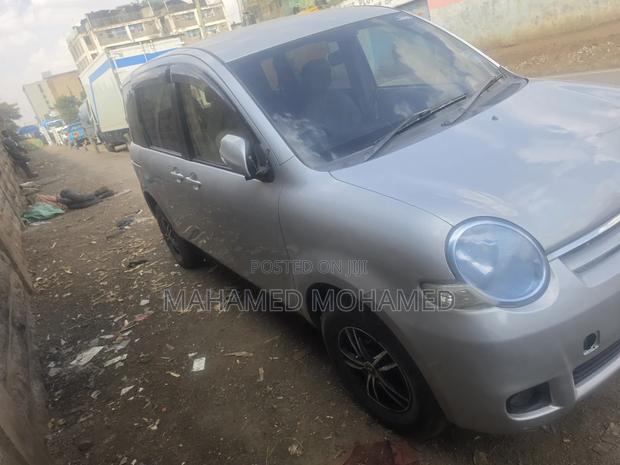 Toyota Sienta 2014 Silver
