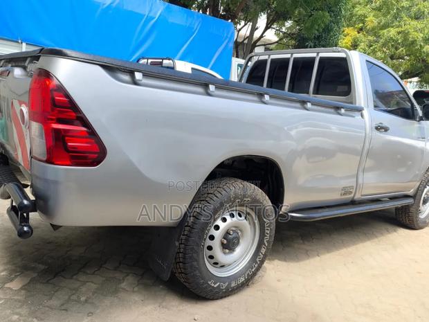 Toyota Hilux 2022 Silver