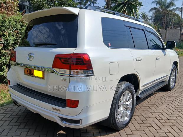 Toyota Land Cruiser 4.6 V8 ZX 2015 White