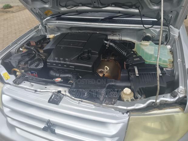 Mitsubishi Pajero 2000i IO 2005 Gray