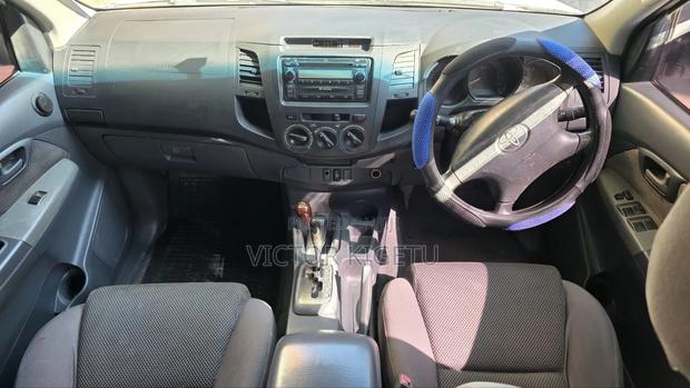 Toyota Hilux 2010 White