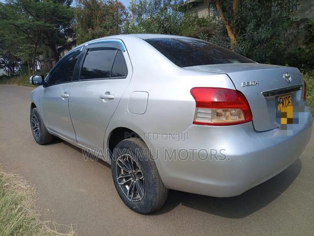 Toyota Belta 2009 Silver