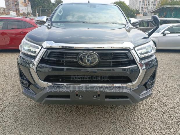 Toyota Hilux 2021 Black