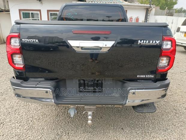 Toyota Hilux 2021 Black