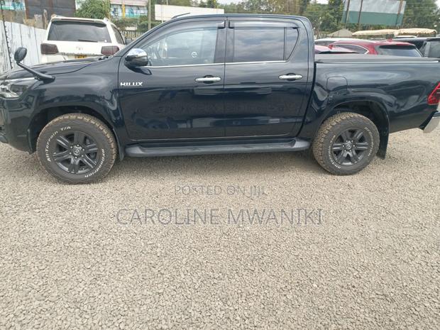Toyota Hilux 2021 Black