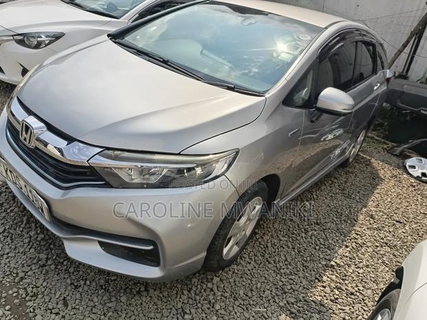Honda Fit Shuttle 2016 Silver