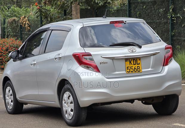 Toyota Vitz 2015 Silver