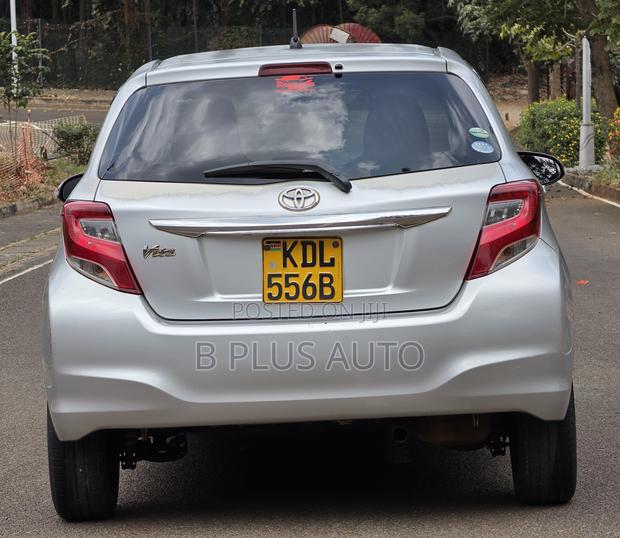 Toyota Vitz 2015 Silver