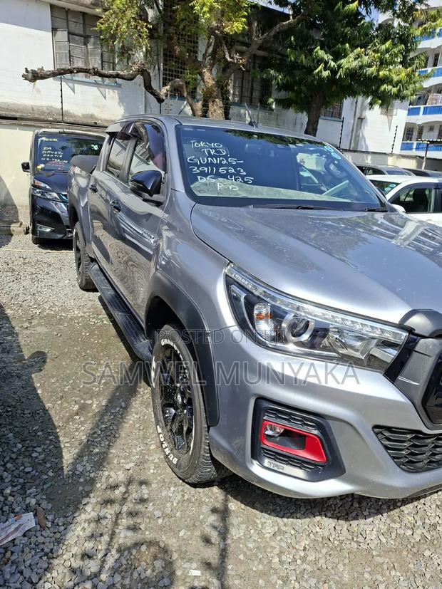 Toyota Hilux 2019 Silver
