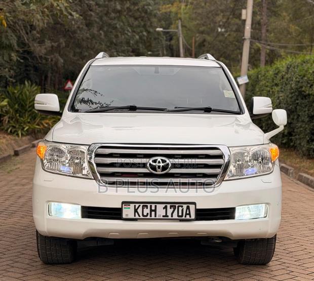 Toyota Land Cruiser 2010 White