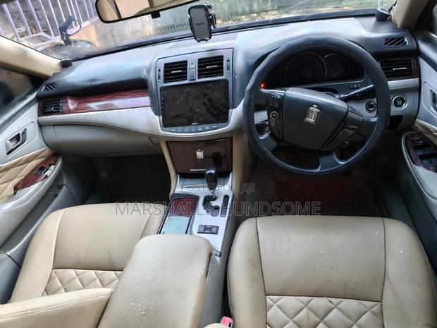 Toyota Crown 2011 Black
