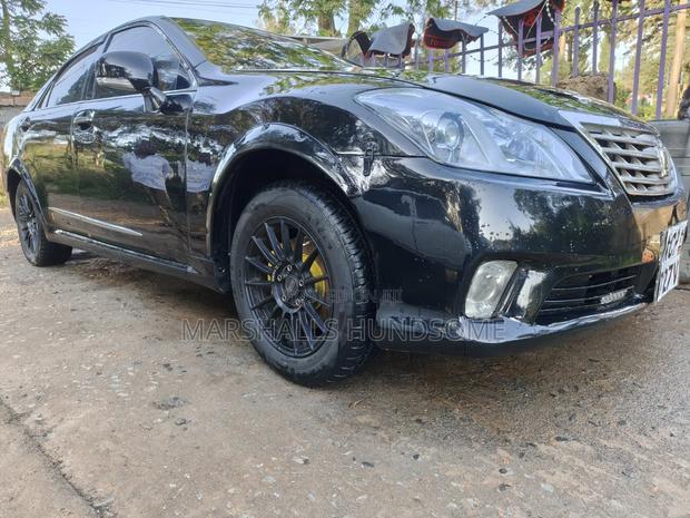 Toyota Crown 2011 Black