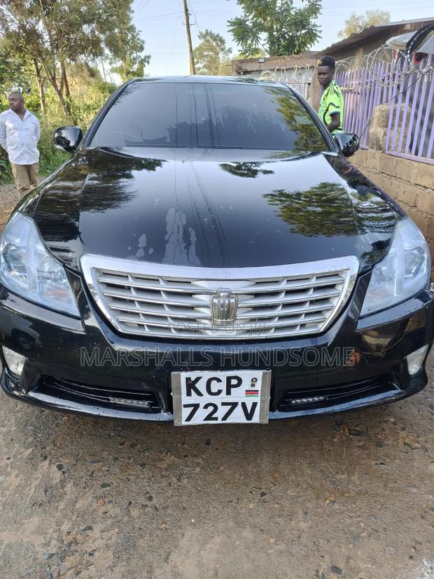 Toyota Crown 2011 Black