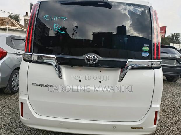 Toyota Esquire 2019 Pearl