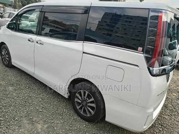 Toyota Esquire 2019 Pearl
