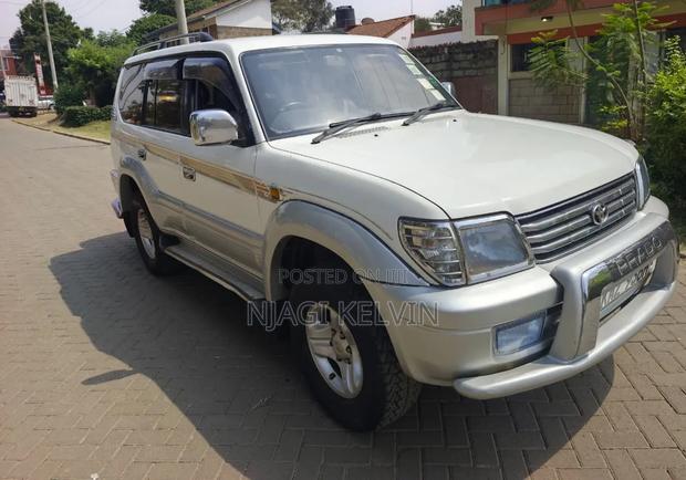 Toyota Land Cruiser Prado 2000 Pearl