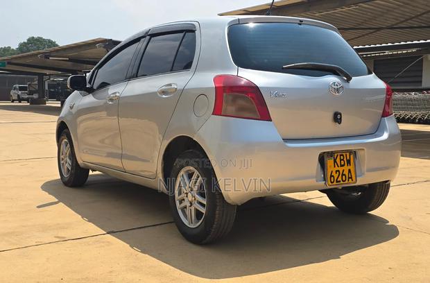 Toyota Vitz 2006 Silver