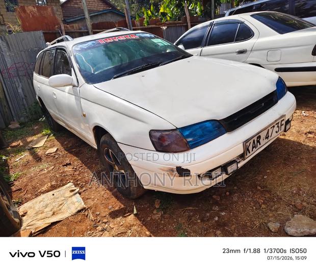 Toyota Caldina 1995 White