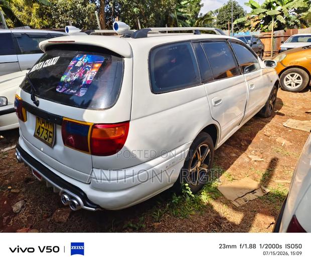 Toyota Caldina 1995 White
