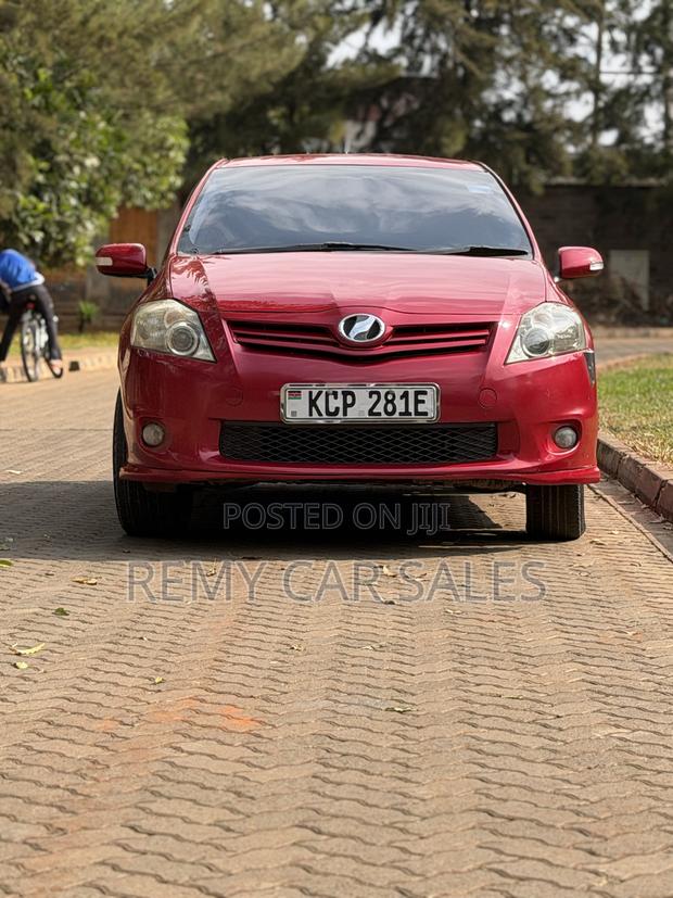 Toyota Auris 2010 Red