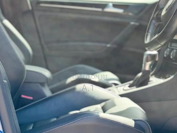 Volkswagen Golf 2019 Blue