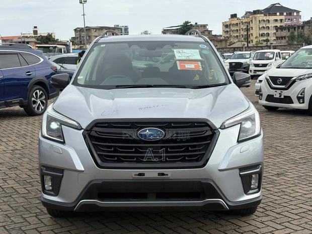 Subaru Forester 2022 Silver
