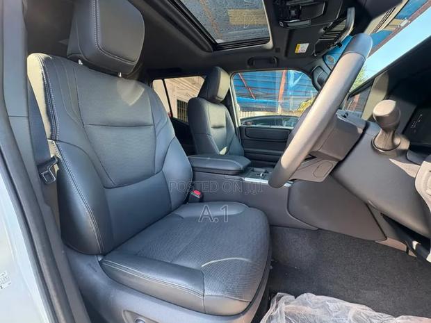 Toyota Land Cruiser Prado 2024 Pearl