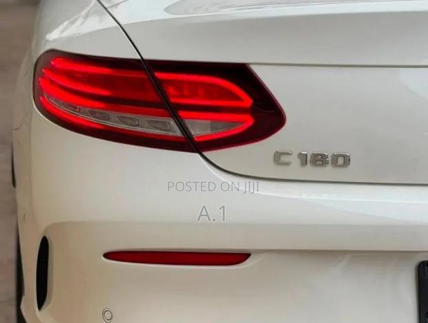 Mercedes-Benz C180 2019 Pearl