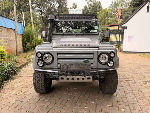 Land Rover Defender Puma 110 SW 2012 Gray