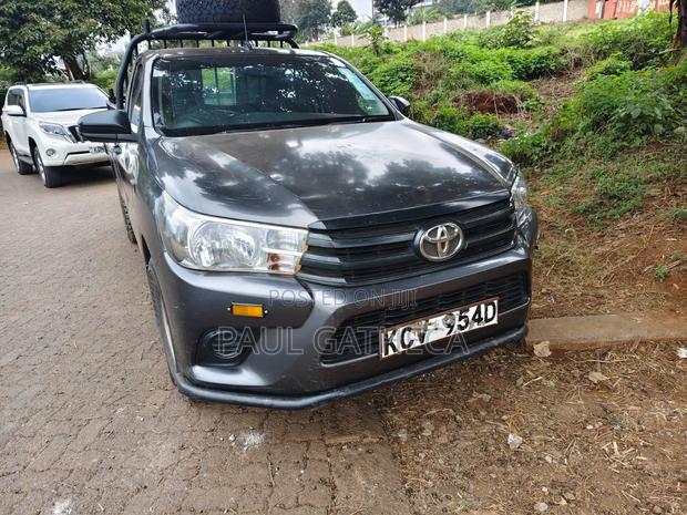 Toyota Hilux 2019 Gray