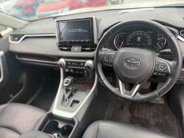 Toyota RAV4 2020 Pearl