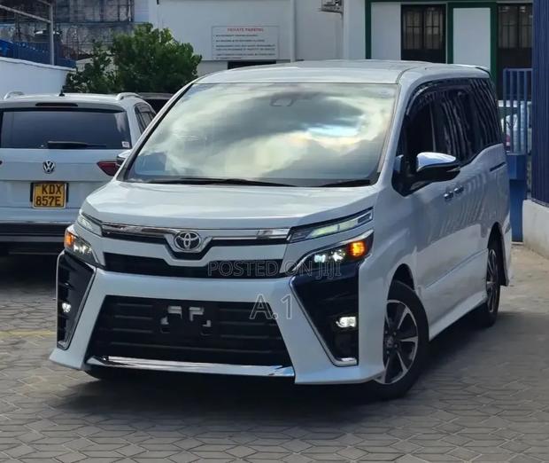 Toyota Voxy 2019 Pearl