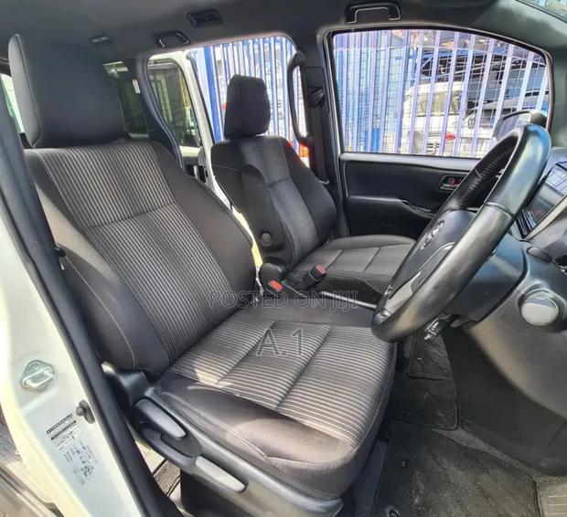 Toyota Voxy 2019 Pearl
