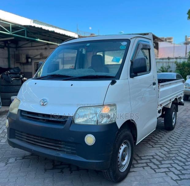 Toyota TownAce 2016 White