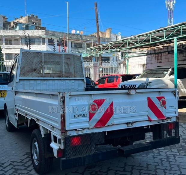 Toyota TownAce 2016 White